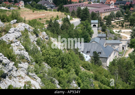 Monastère de Cetinje au Monténégro. Vue de l'Orlov Krs (Eagle's Crag) Banque D'Images