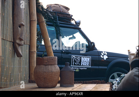 Land Rover Discovery 2 utilisé par la Fondation Born Free comme spectacle, manifestant. UK Europe 2003. Banque D'Images