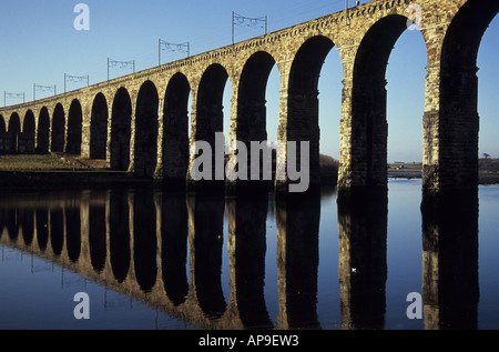 Viaduc Ferroviaire construit par Robert Stevenson à Carnforth gare Banque D'Images