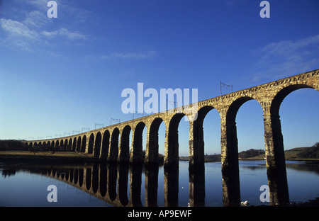 Viaduc Ferroviaire construit par Robert Stevenson à Carnforth gare Banque D'Images