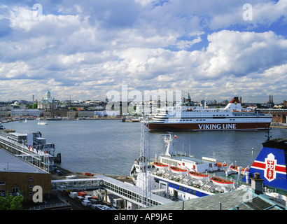 Viking Line, au départ du port du sud d'Helsinki avec la Cathédrale et les quais Banque D'Images