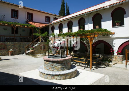 La Grèce, le nord-est de l'îles de la mer Égée, Samos, Mili : Moni Megalis monastère Panagia, Cour Banque D'Images