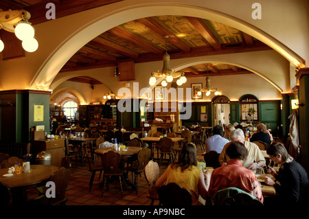 Allemagne Bavière Bayern Munich Munchen Hofbraukeller bier garden Banque D'Images