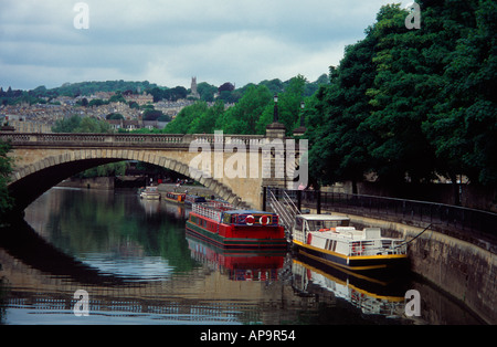 Rivière Avon traversé la ville, baignoire spa, Somerset, UK Banque D'Images