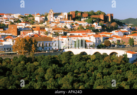 Ville de Silves vu de l'entrée sud Silves Algarve Portugal Banque D'Images