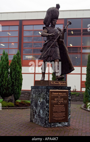 Vue de la statue à leur Dewars highlander Aberfeldy Distillery Perth and Kinross Banque D'Images