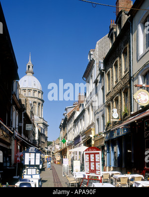 Scène de rue Rue de Lille Vieille ville Boulogne Pas de Calais Hauts de France France Banque D'Images