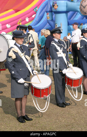 À la Fanfare des cadets de la RAF RAFA Bataille d'Angleterre par l'aéroport de Shoreham Airshow mer Septembre 2006 Banque D'Images