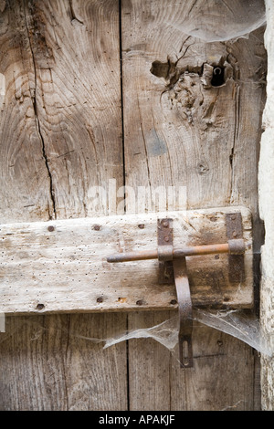 Loquet de porte en bois et Saint Antonin Toulouse France Banque D'Images