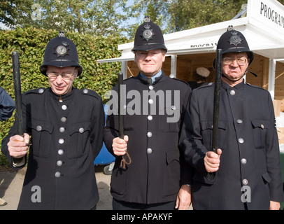 Policier chantant Festival Goodwood Revival Sussex UK Banque D'Images