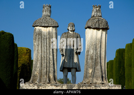 Des statues représentant Christophe Colomb à parler avec le roi Ferdinand II d'Aragon, dans les jardins de l'Alcazar de Cordoue, Espagne Banque D'Images