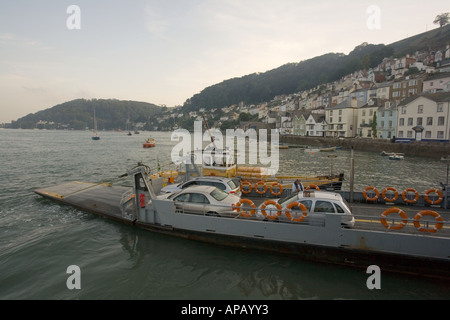 Le passage de la rivière la barge ou ferry à Dartmouth, Devon, Angleterre. Banque D'Images