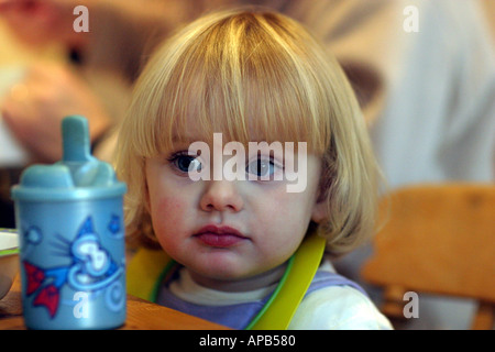 Petite fille de 2 ans Banque D'Images