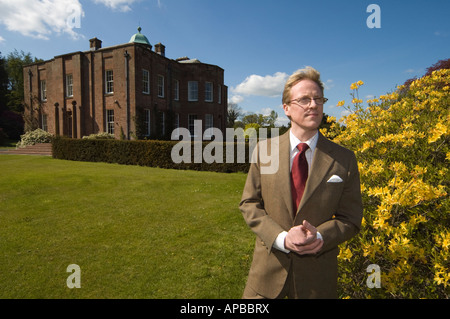 Celebrity Savile Row tailor et blogueur Thomas Mahon en dehors de sa base de Carlisle en Cumbria uk Banque D'Images