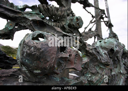 National Famine Memorial le squelette de bateau par John Behan Murrisk près de Croagh Patrick et Clew Bay County Mayo Westport Banque D'Images