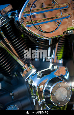Gros plan du chrome brillant moteur d'une Harley Davidson Banque D'Images