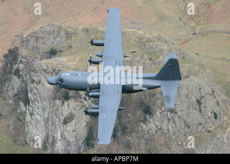 Lockheed MC-130 Talon II Combat volant à faible niveau dans le Lake District. Banque D'Images
