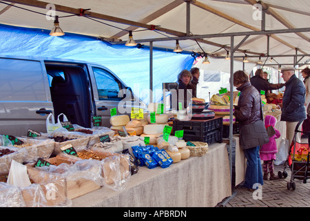 Fromage frais sur le marché des fermiers en décrochage Amsterdam Pays-Bas Banque D'Images