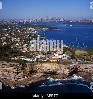 Vue aérienne du sud ouest sur le sud de la ville et tête de l'Opéra en banlieue et le centre-ville de Sydney en Australie loin Banque D'Images