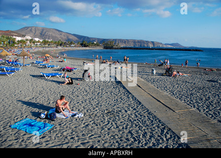 La vie à la plage de Playa de Camis n plage de Playa de las Am ricas Los Cristianos sur l'île de Tenerife Espagne Banque D'Images