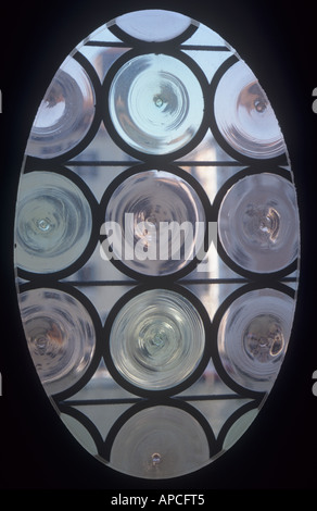 Motif de cercles en bouteille Verre Fenêtre, Palais Ca d'Oro, Grand Canal, Venise, Italie, Europe Banque D'Images