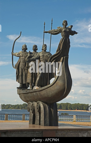 UKRAINE Kiev fondateurs trois frères et sœur de Kiev Monument Banque D'Images