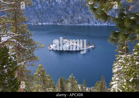 L'île de l'assistant dans Emerald Bay sur le lac Tahoe en hiver Banque D'Images