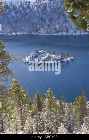 L'île de l'assistant dans Emerald Bay sur le lac Tahoe en hiver Banque D'Images