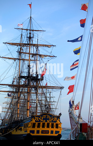 Vue sur le chantier naval historique de Portsmouth pendant le Festival 200 Trafalgar et de la mer - Célébrations 2005 Upix Photography Banque D'Images