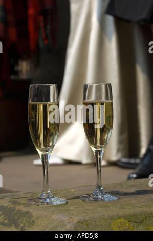 Deux verres de champagne à la réception de mariage partie Banque D'Images