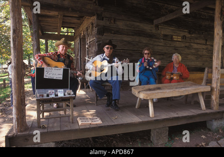 Musiciens dans le Museum of Appalachia Norris Texas Banque D'Images