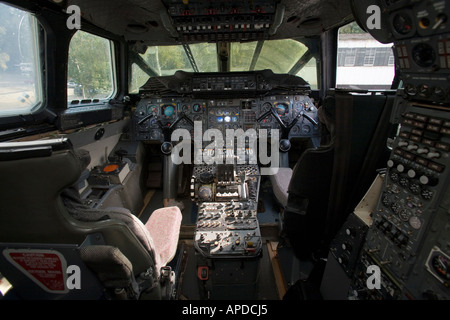 Concorde cockpit en cours de restauration à la Brooklands Museum Banque D'Images