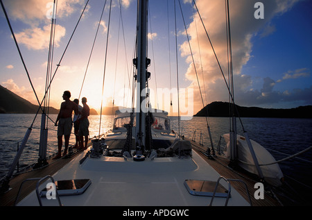 La voile au crépuscule, Iles de Saintes, Guadeloupe, Caraïbes, Amérique Latine Banque D'Images