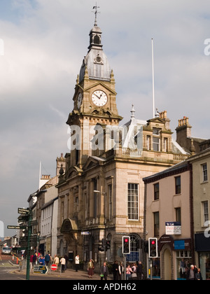 TOWN HALL le tour de l'horloge avec HIGHGATE Kendal Cumbria England UK Banque D'Images