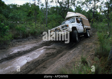 4X4 adventure tour sur de Vieux Télégraphe Piste, pointe du Cap, Cape York Peninsula, Outback, Queensland, Australie Banque D'Images