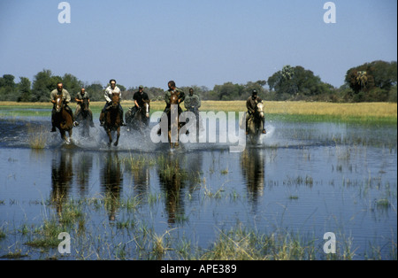 L'équitation dans le delta de l'Okavango Botswana Afrique Banque D'Images