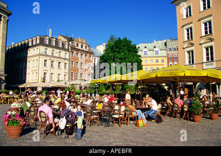 Restaurant, place principale, Doma Laukums, Vieille Ville, Riga, Lettonie Banque D'Images