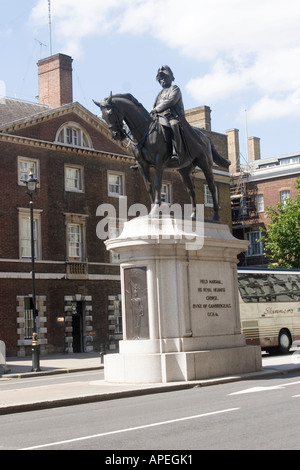 Statue de S. George, duc de Cambridge dans Whitehall London GB UK Banque D'Images