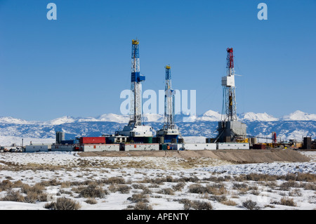 Trois plates-formes de forage sur le même pad dans le Wyoming. Banque D'Images