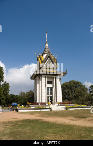 Stupa commémoratif au champs de la Mort de Choeung Ek Phnom Penh Cambodge Banque D'Images
