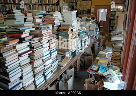 Magasin de livres usagés pour piles rechercher vente à Berkeley CA Banque D'Images