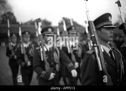 L'Armée populaire de libération marche sur la place Tiananmen, Pékin, République populaire de Chine Banque D'Images