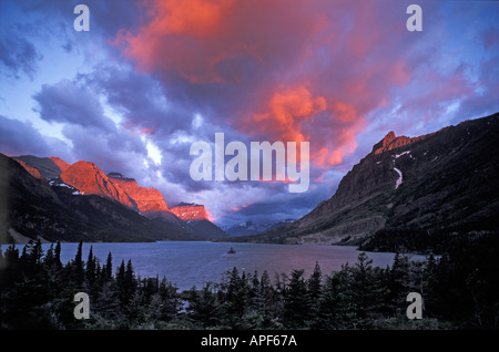 Matin d'été clounds au Lac de St Mary le Glacier National Park du Montana Banque D'Images