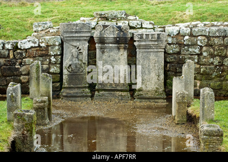 L'autel des pierres dans le temple Mithraïque de Brocolitia le long de la route d'Hadrien mur dans le Northumberland, Angleterre Banque D'Images