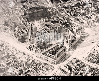 Vue aérienne d'Ypres, Belgique en 1915 après les première et deuxième batailles d'Ypres, Banque D'Images