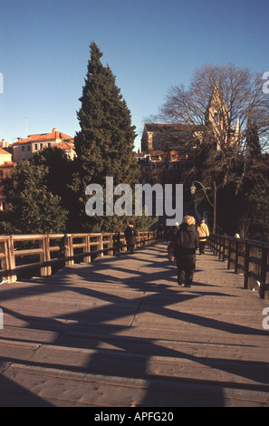 Tôt le matin de Venise sur le Ponte dell' Accademia Banque D'Images