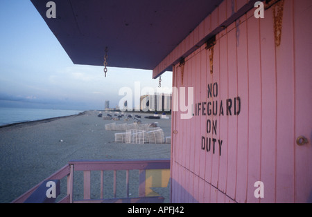 Lifeguard tower à l'aube, Miami Beach, USA. Banque D'Images