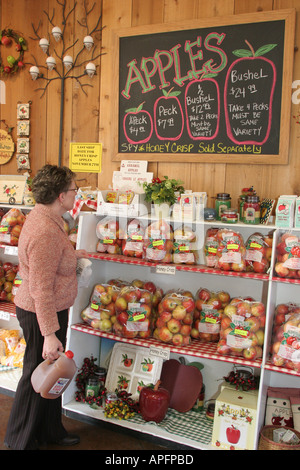 Michigan St. Johns,Uncle John's Cider Mill,sacs,pommes,peck,bushel,cidre,automne,MI051018069 Banque D'Images