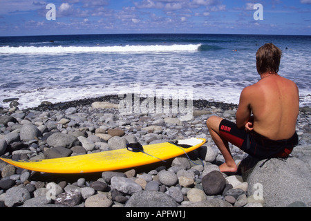 Surfer dans l'ÎLE DE TENERIFE Plage Bermejo Canaries Espagne Banque D'Images