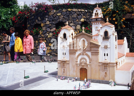 Copie de la basilique de Candelaria à Pueblochico Park TENERIFE ISLAND Iles Canaries Espagne Banque D'Images